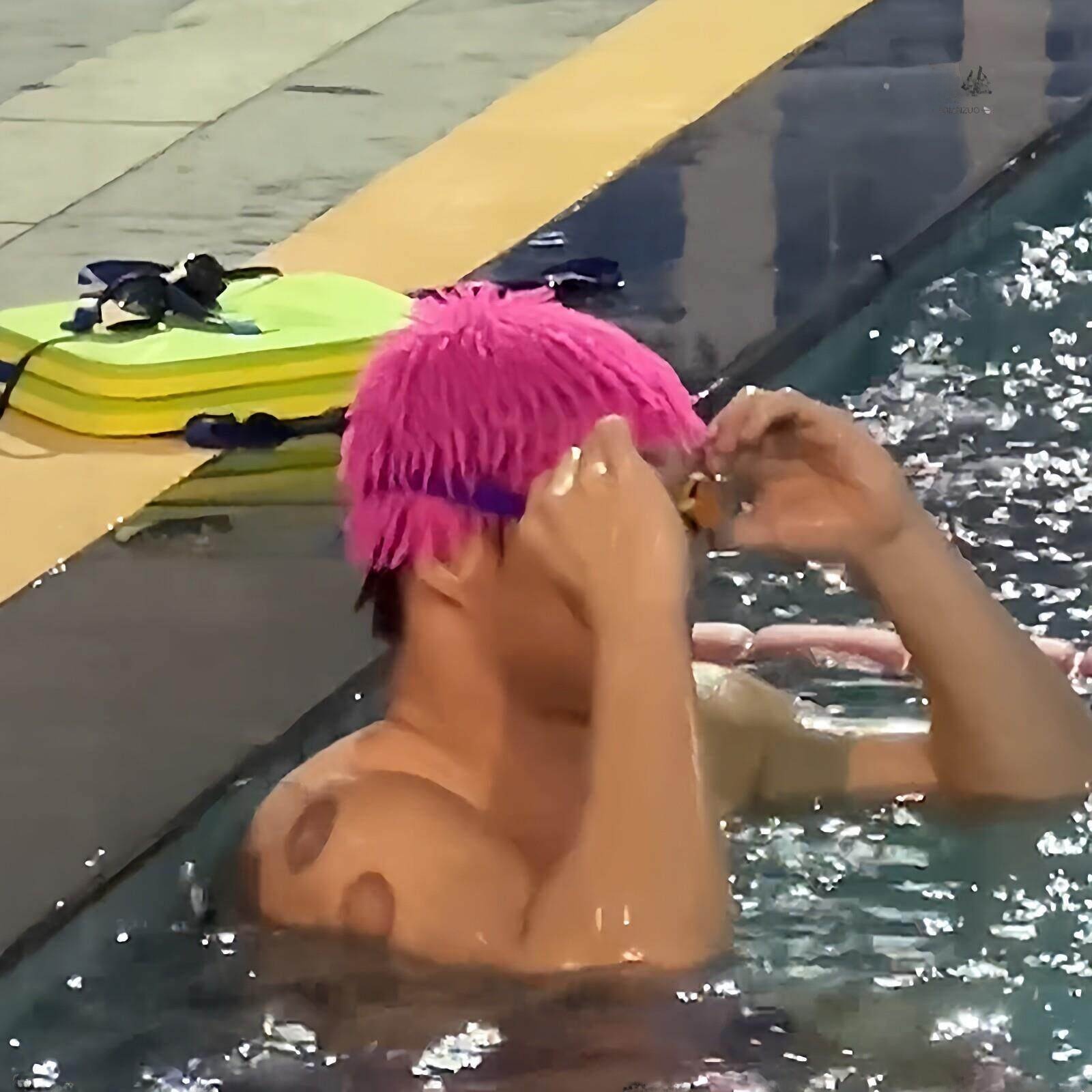Oddly Shaped Swim Cap Sea Urch - đánh giá và giá Photography Competition